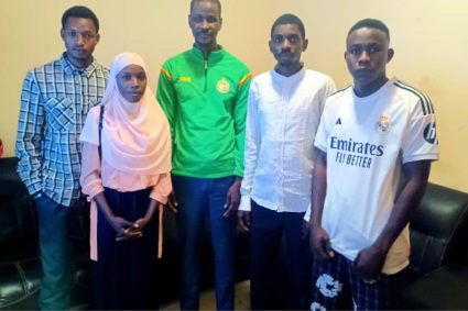 À Son Excellence Monsieur Mackam Ba, Président de l’Amicale des Élèves et Étudiants Ressortissants de Saly Escale, ainsi qu’aux membres de son bureau,